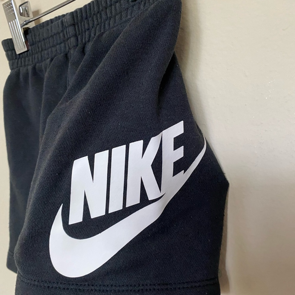 Nike boys 24 months black shorts - Picture 3 of 4